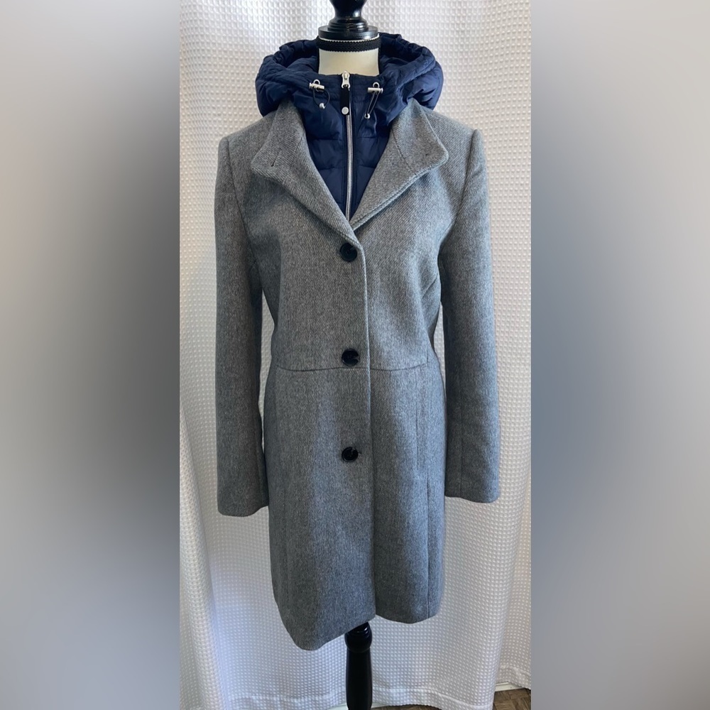 AKA wool blend gray midi coat with quilted front bib‎ size medium